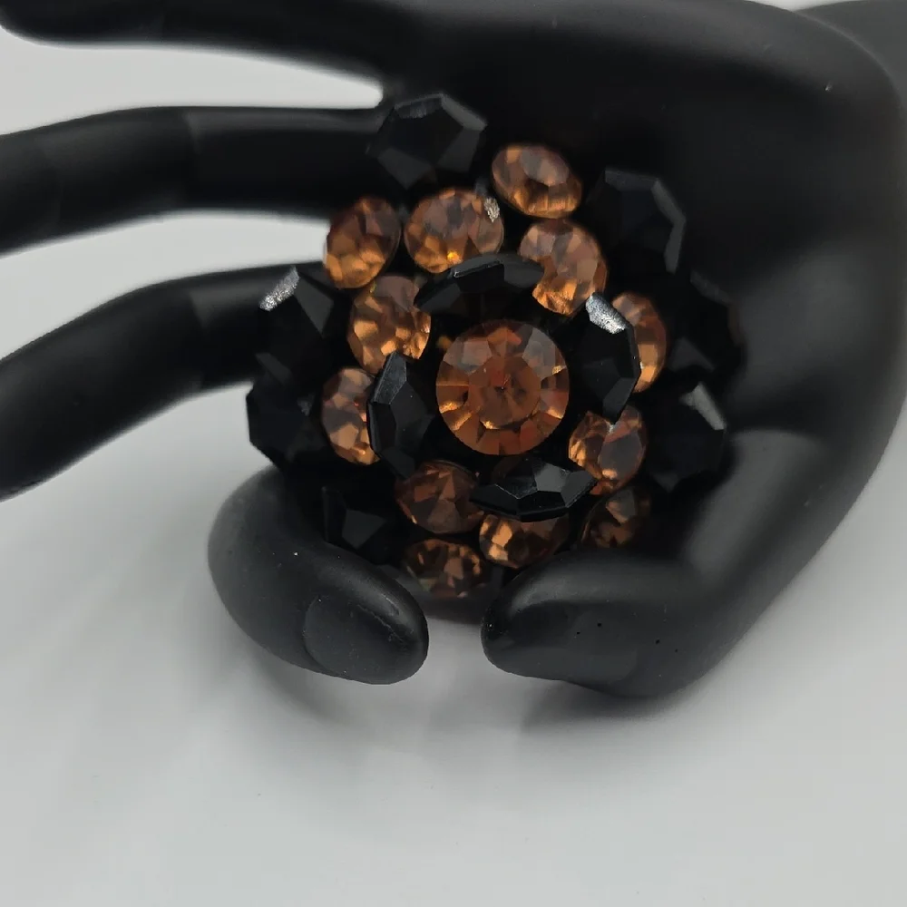 Albert Weiss elegant brooch